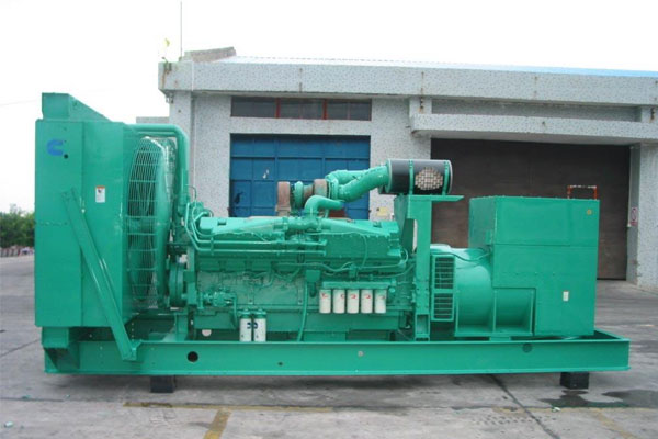 信阳工厂发电机应急发电时如何更准确地检查发电机状态？