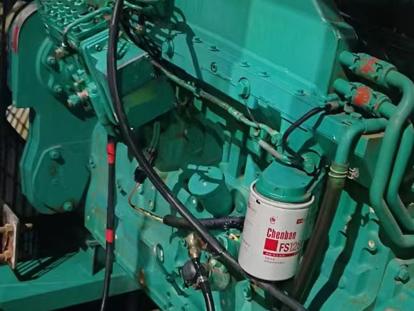 信阳如何确定新的发电机组控制系统是否与原系统兼容？